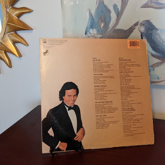 Julio Iglesias Vinyl Album 1100 Bel Aire Place Duet w/ Willie Nelson 1984 - Picture 2 of 6